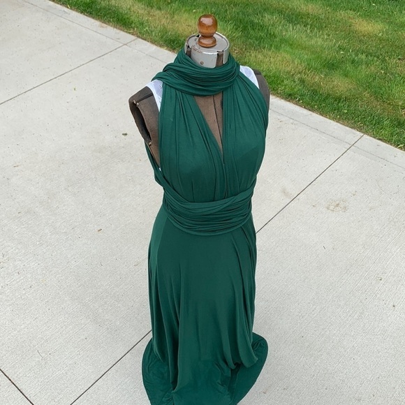 Lulu’s halter maxi formal gown for New Year’s Eve or garden party multiple use. - Picture 8 of 16